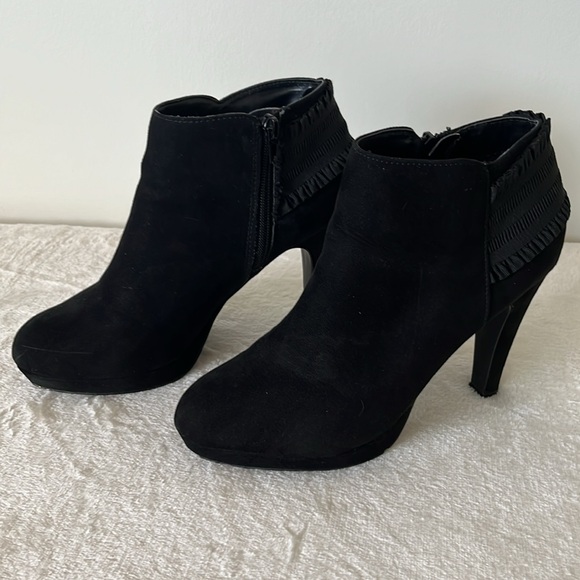 Fergie ankle boots, black, size 8 1/2. - Picture 3 of 8